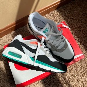 NWOT Nike Air Max Correlate